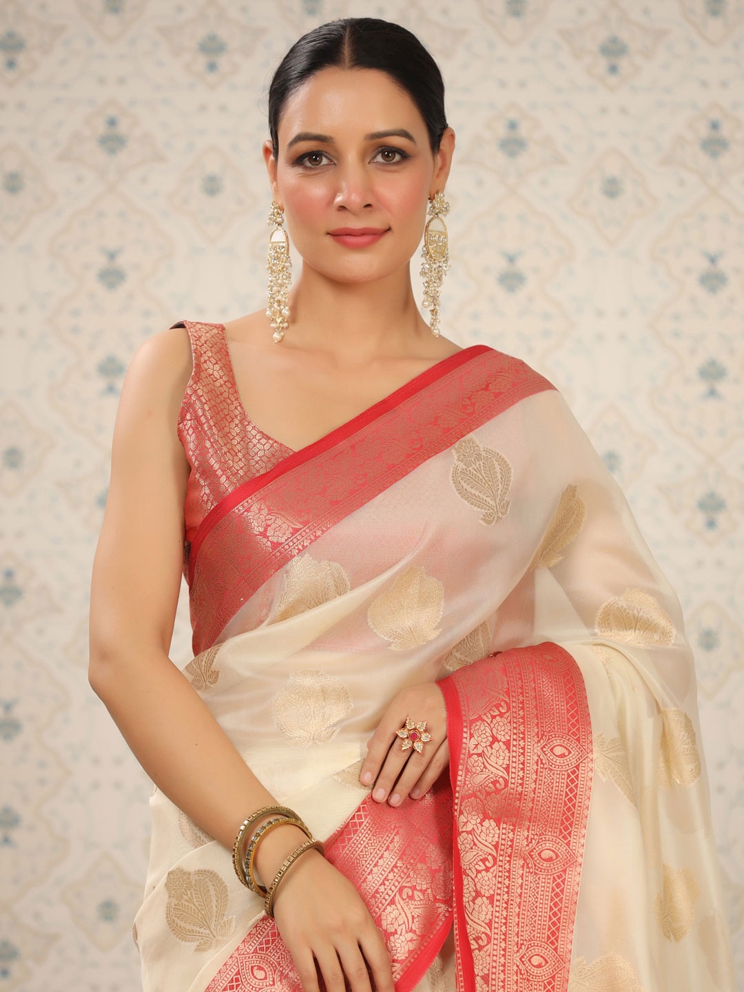 

Ode by House of Pataudi Off White & Red Floral Woven Design Zari Silk Cotton Saree