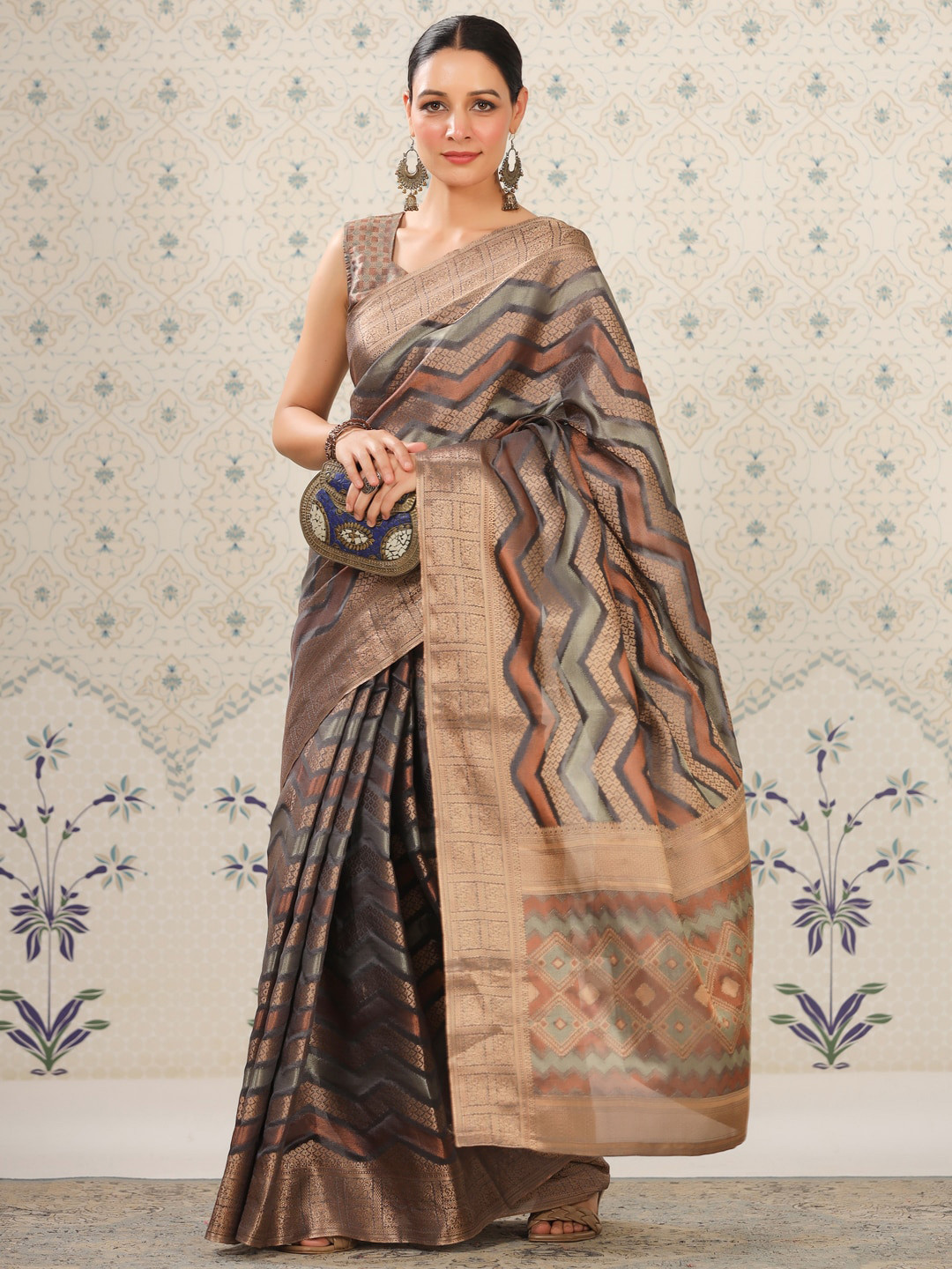 

Ode by House of Pataudi Geometric Woven Design Zari Silk Cotton Saree, Grey