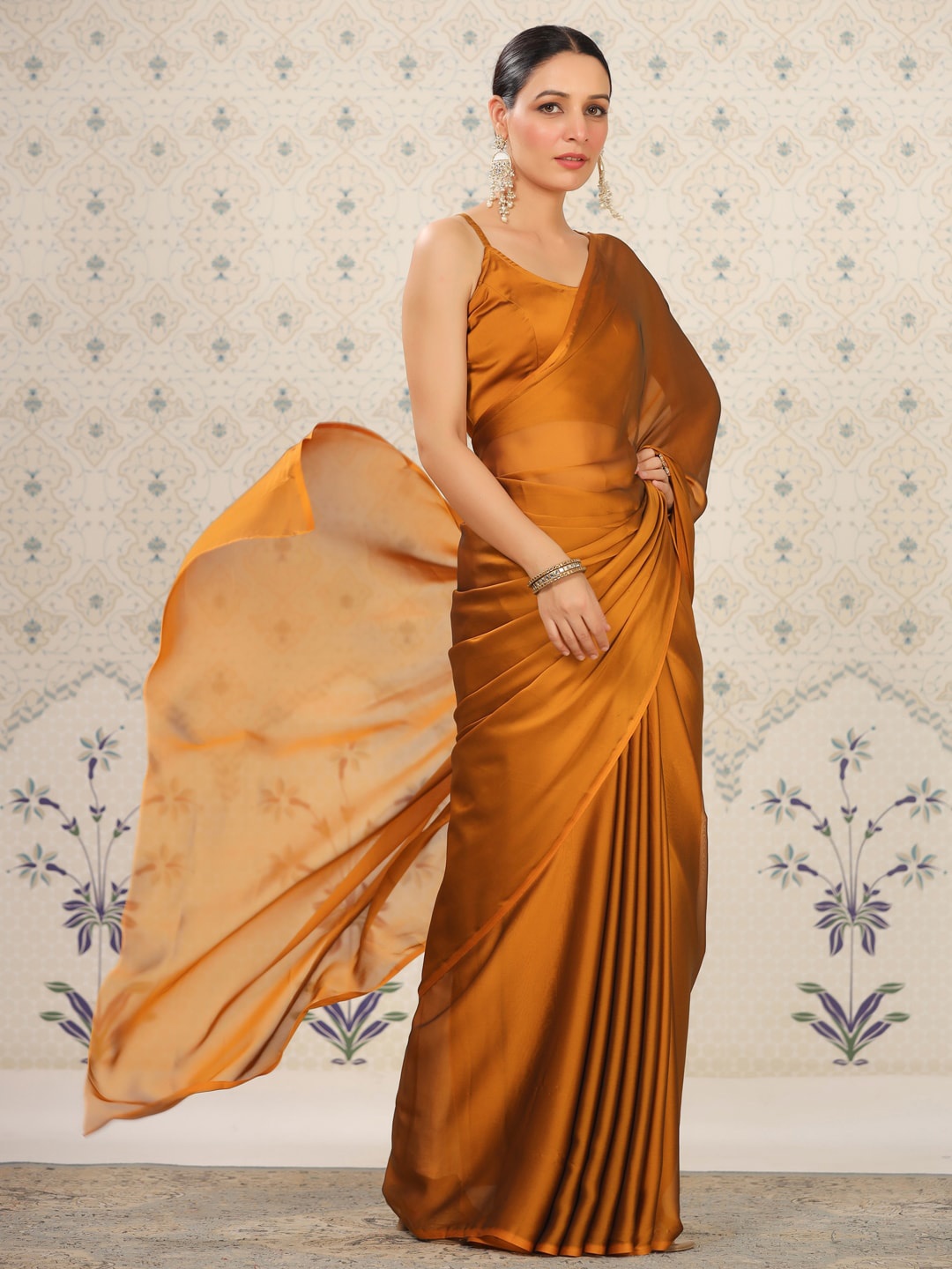 

Ode by House of Pataudi Rangoli Silk Saree, Mustard