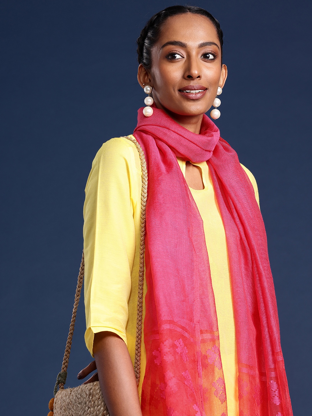 

Taavi Geometric Woven Design Dupatta, Pink