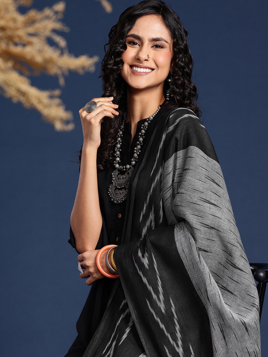 

Taavi Woven Design Pure Cotton Ikat Dupatta, Black