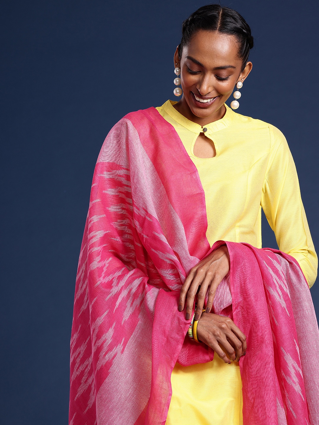 

Taavi Woven Design Pure Cotton Ikat Dupatta, Pink