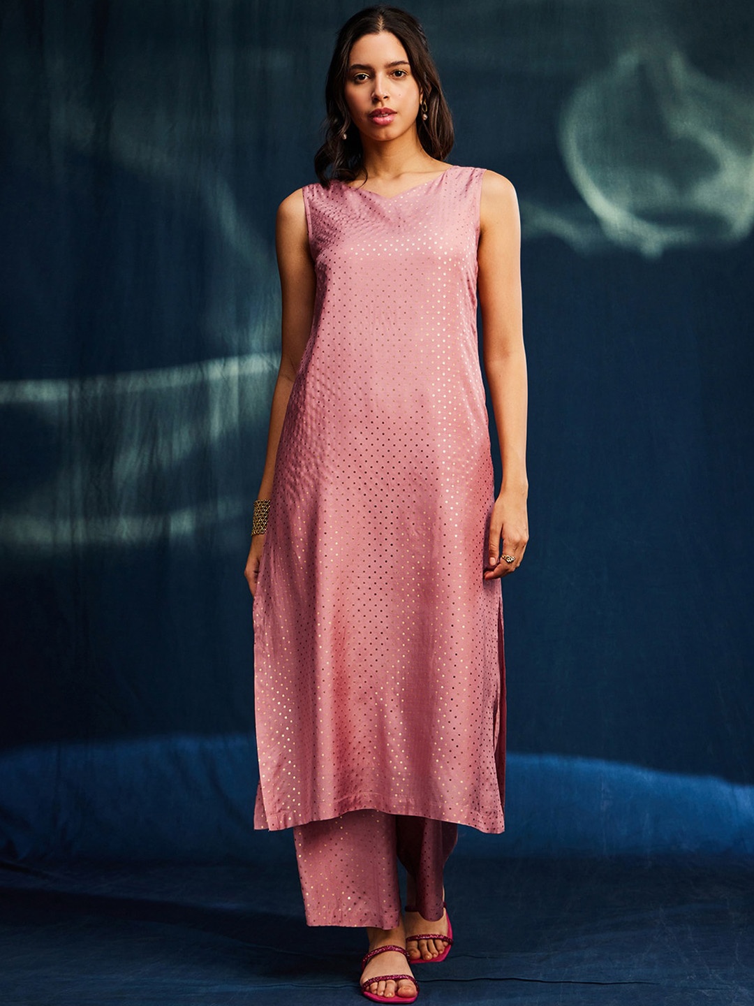 

Pink Fort Geometric Printed Kurta With Trousers