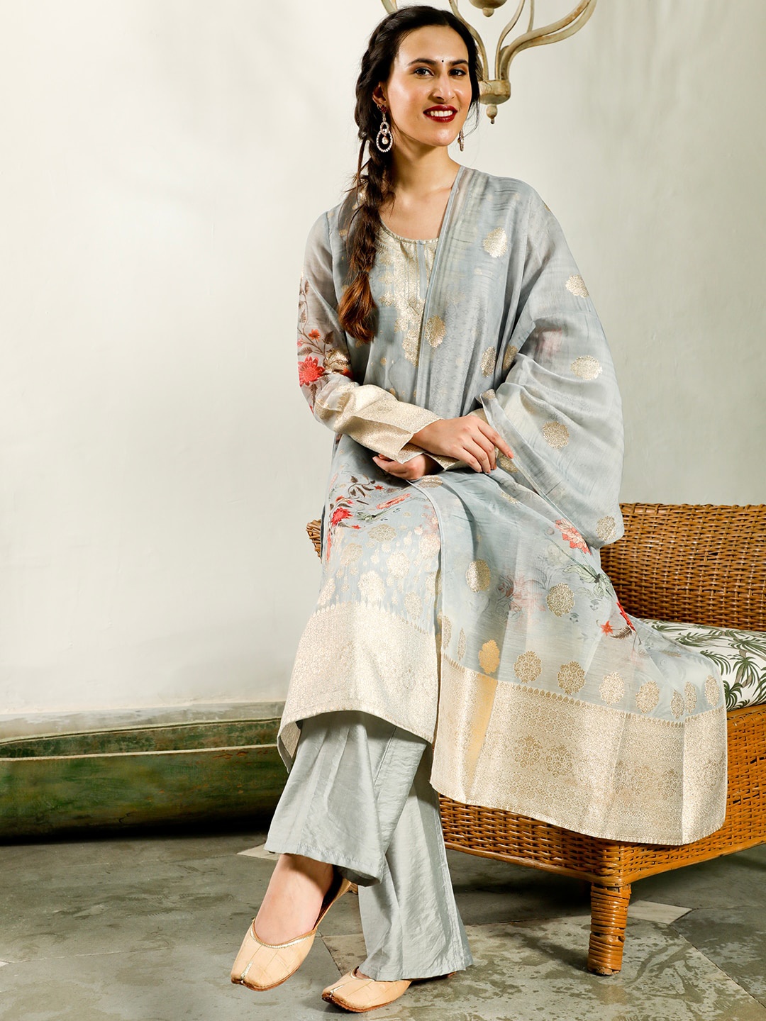 

AKS Couture Floral Printed Straight Kurta & Trousers With Dupatta, Blue