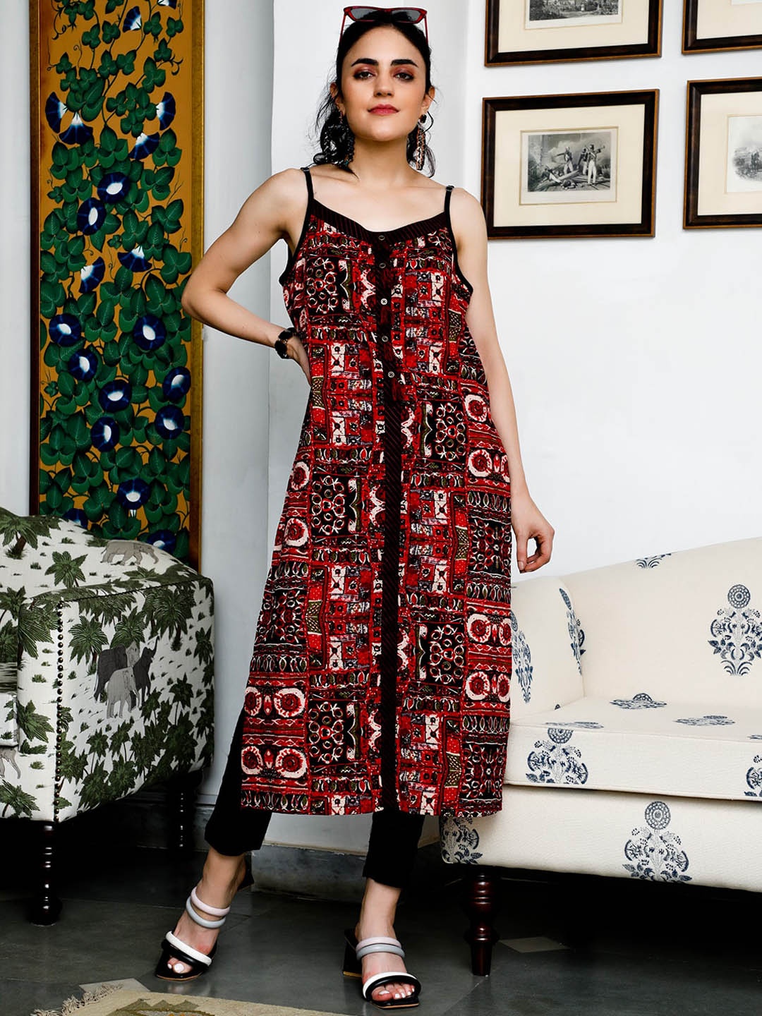 

AKS Couture Quirky Printed Shoulder Straps Straight Kurta, Black