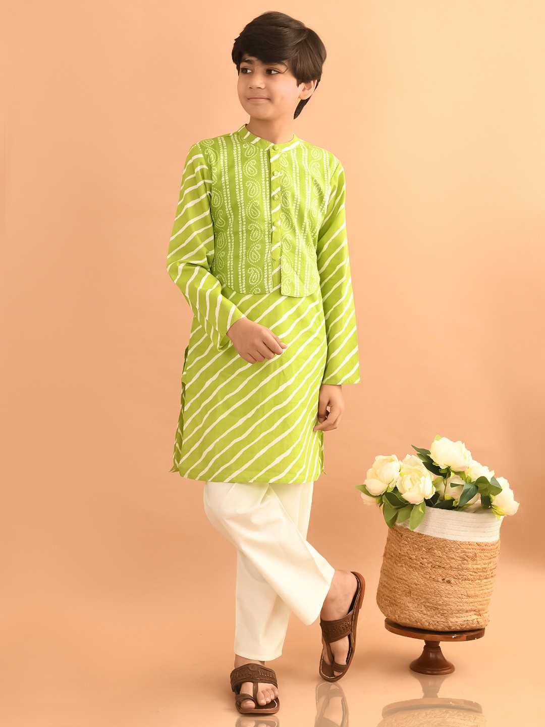 

LilPicks Leheriya Printed Band Collar Pure Cotton Straight Kurta With Pyjamas, Green