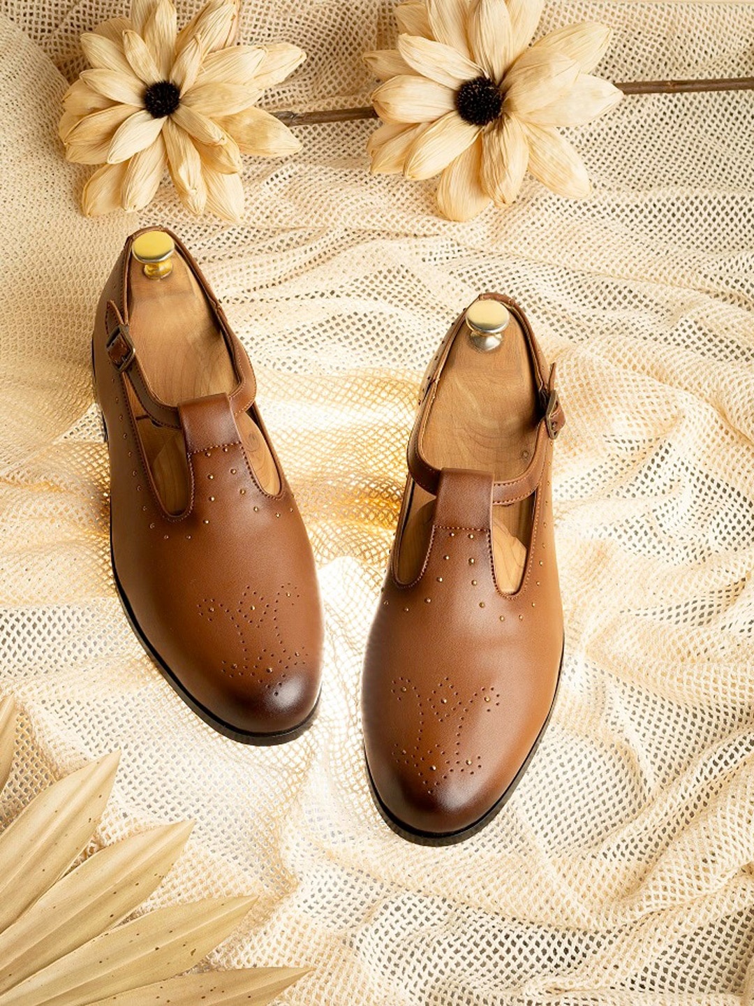 

GRIFFIN Men Two Tone Perforated Shoe-Style Sandals, Tan