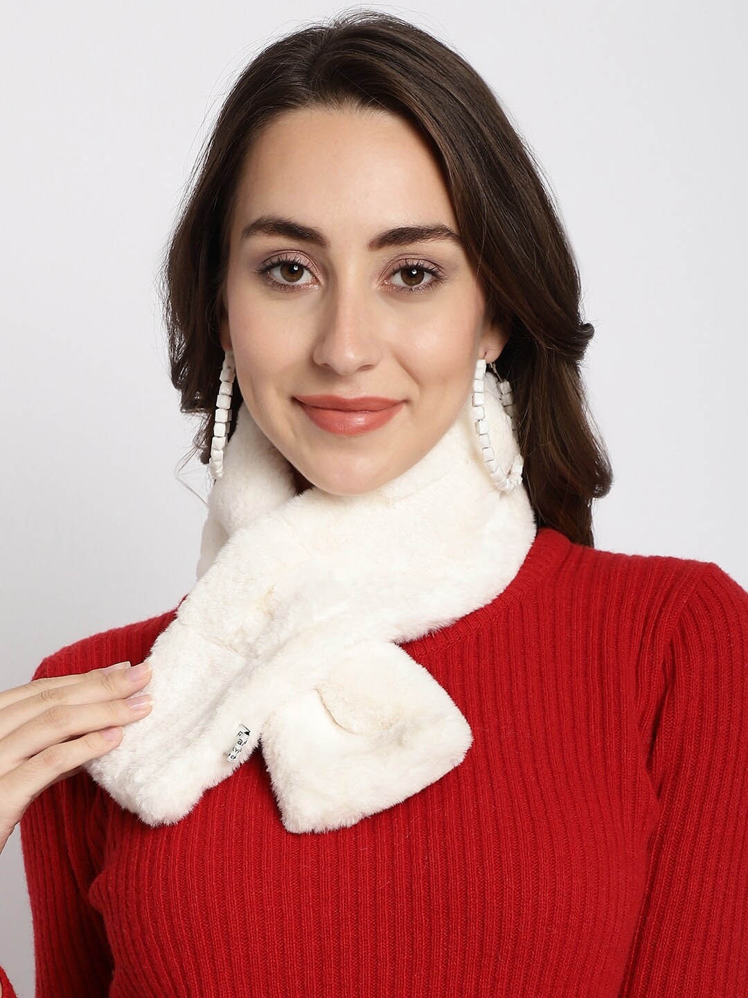 

ELLIS Faux Fur Acrylic Wrap Collar Mufflers, White