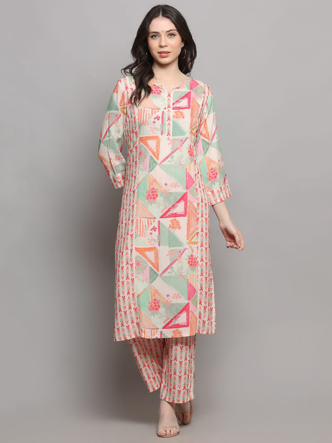 

pinfit Geometric Printed Kurta With Trousers, Pink