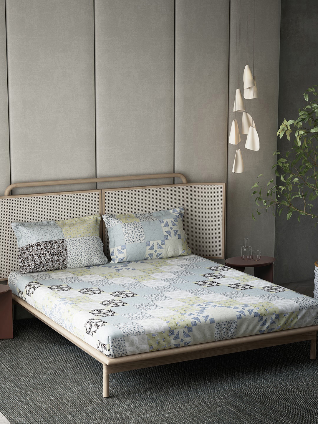 

DDecor Blue & White Ethnic Motifs 140 TC Cotton King Bedsheet with 2 Pillow Covers