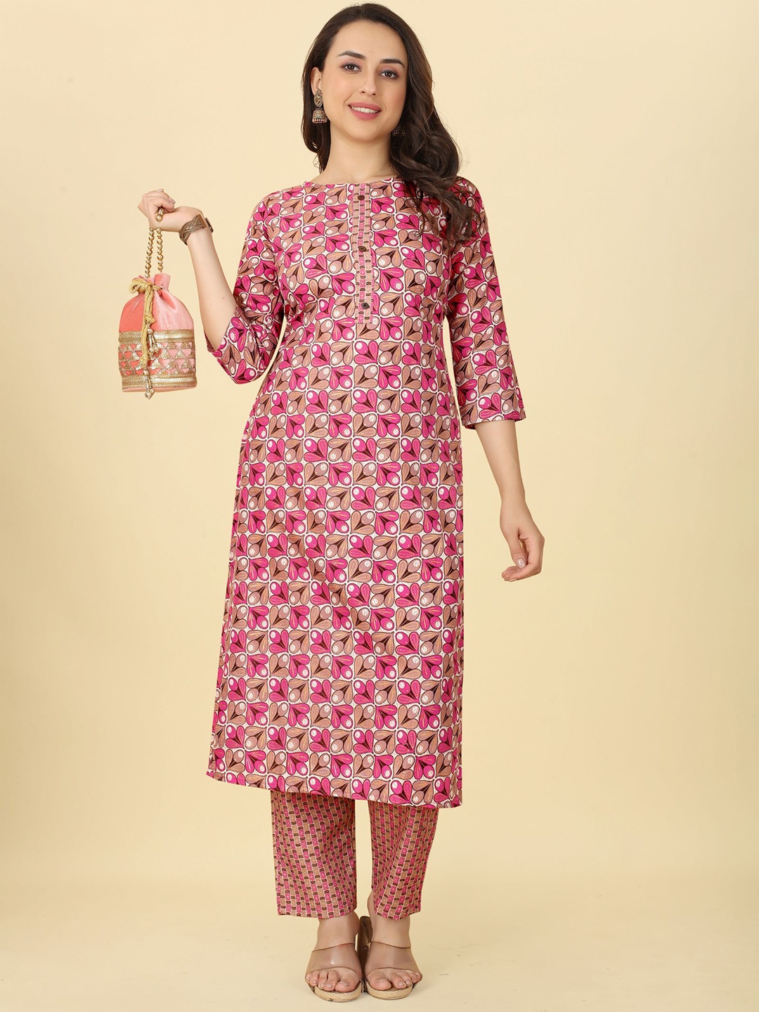 

PREMROOP- THE STYLE YOU LOVE Floral Printed Kurta With Trousers, Pink
