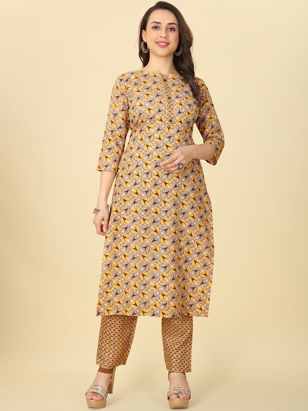 

PREMROOP- THE STYLE YOU LOVE Floral Printed Kurta With Trousers, Yellow