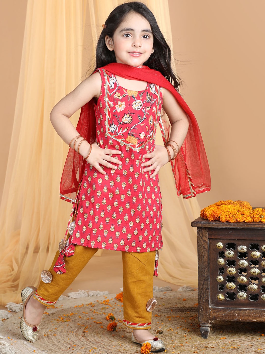 

Kinder Kids Girls Red Floral Printed Gotta Patti Pure Cotton Kurta with Trousers & Dupatta