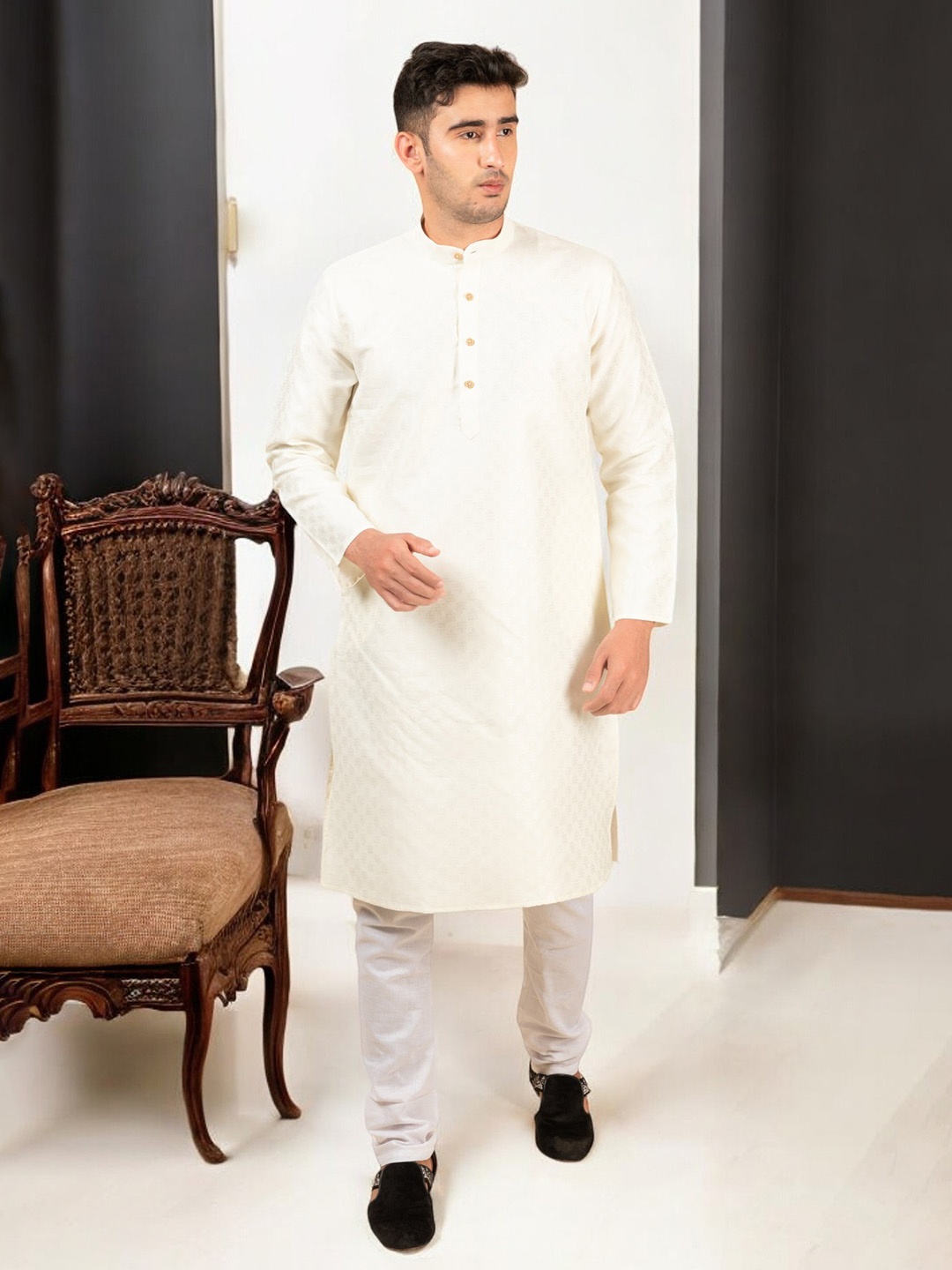 

TATTVA Floral Woven Design Regular Kurta with Pyjamas, Off white