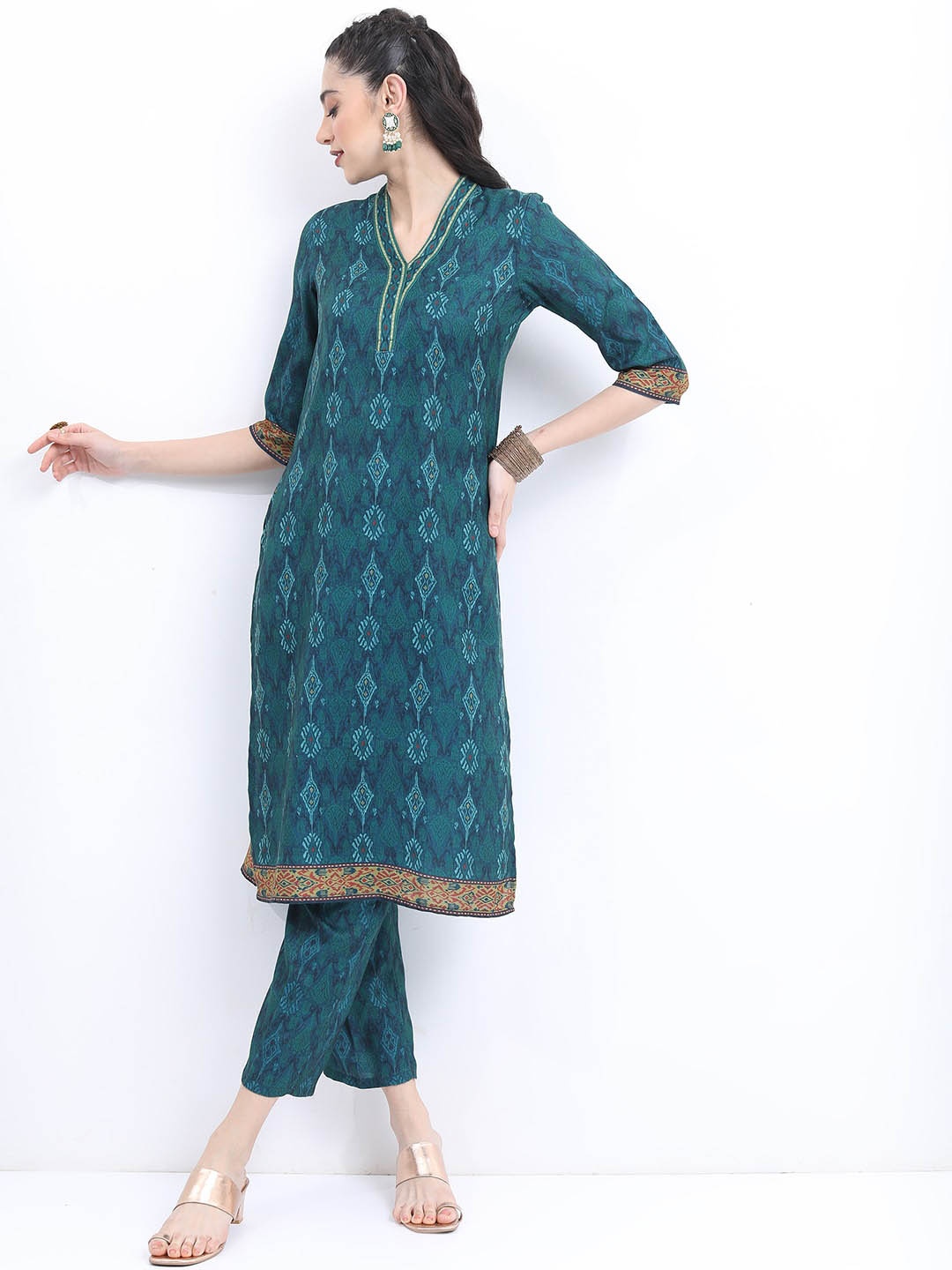 

KETCH Ethnic Motifs Printed Regular Kurta With Trousers, Green