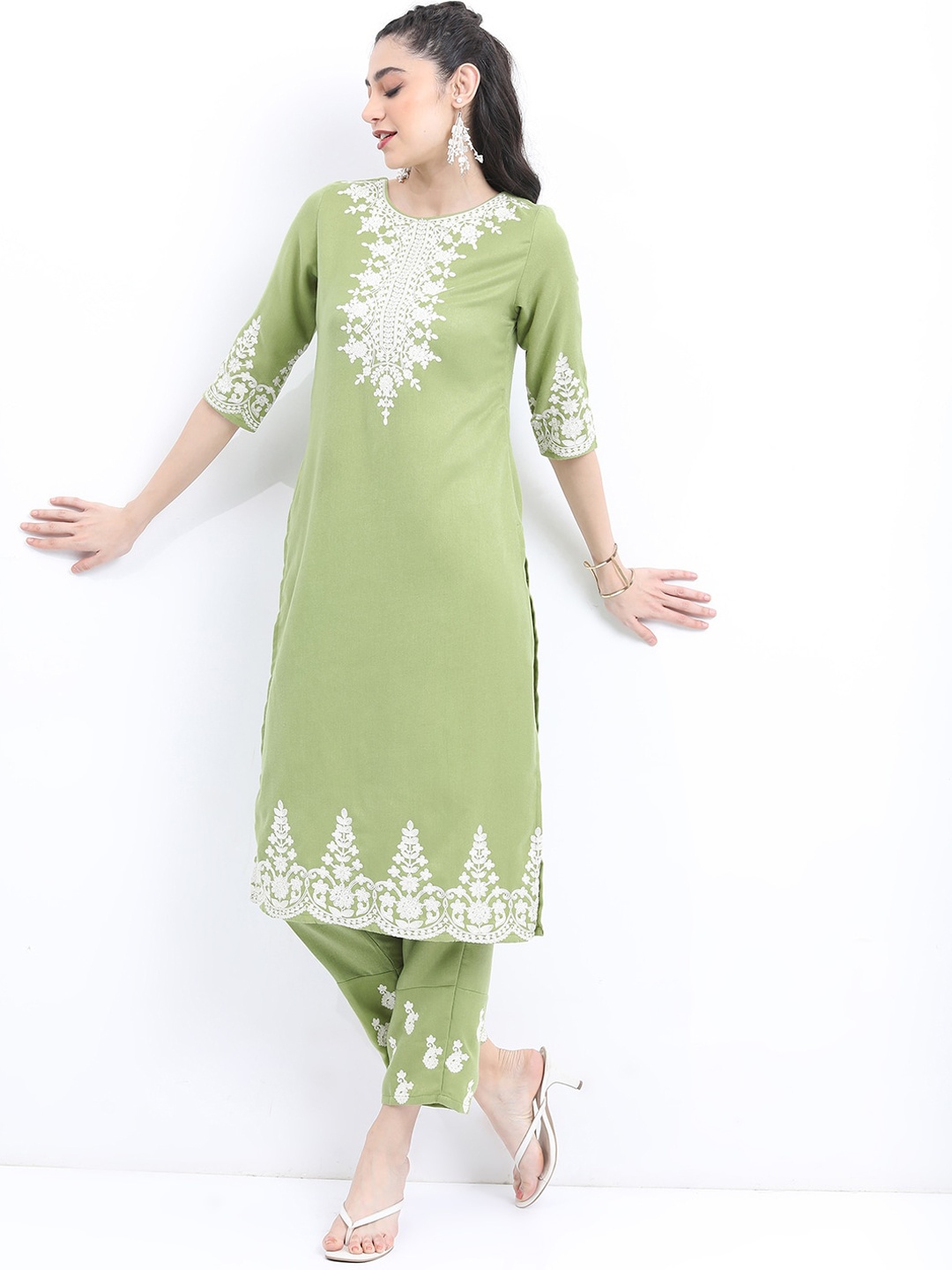

KETCH Ethnic Motifs Embroidered Regular Thread Work Kurta With Trousers, Green
