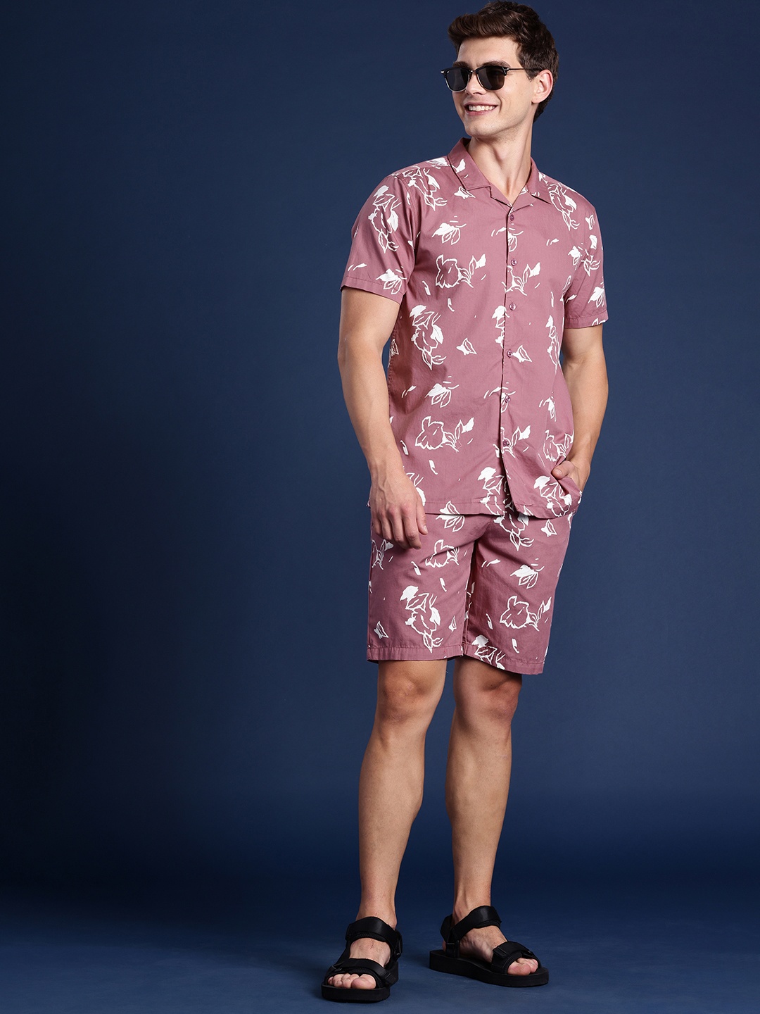 

Mast & Harbour Men Printed Pure Cotton Casual Shirt with Shorts, Mauve