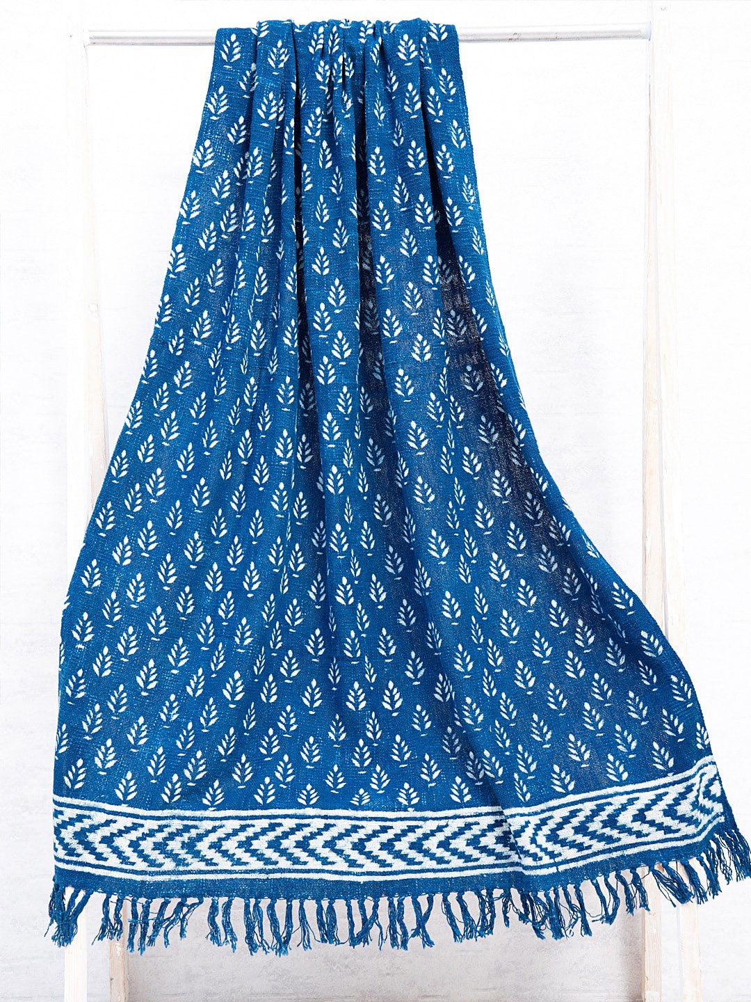 

Ariana Blue & White Handblock Printed Pure Cotton Throw, Navy blue