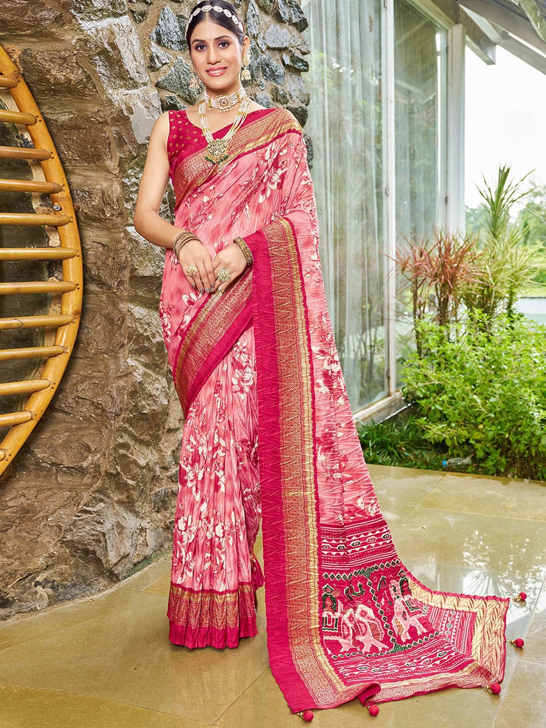 

Mitera Floral Printed Zari Saree, Pink