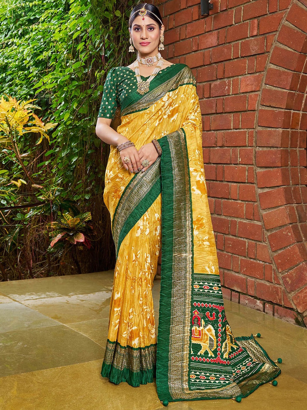 

Mitera Floral Printed Zari Saree, Yellow