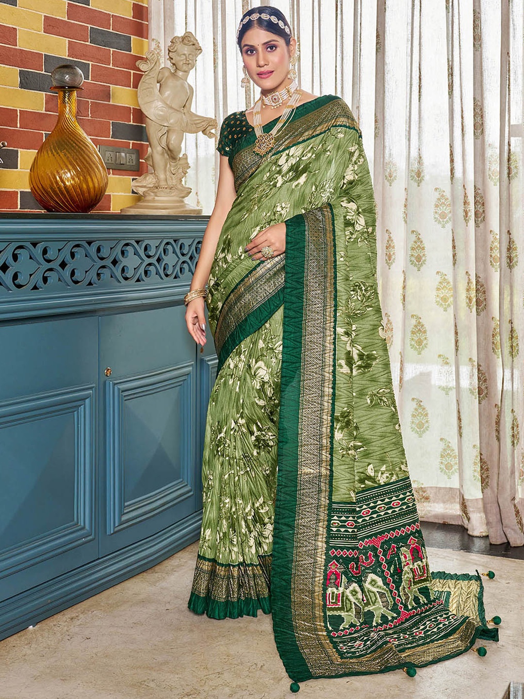 

Mitera Floral Printed Saree, Green