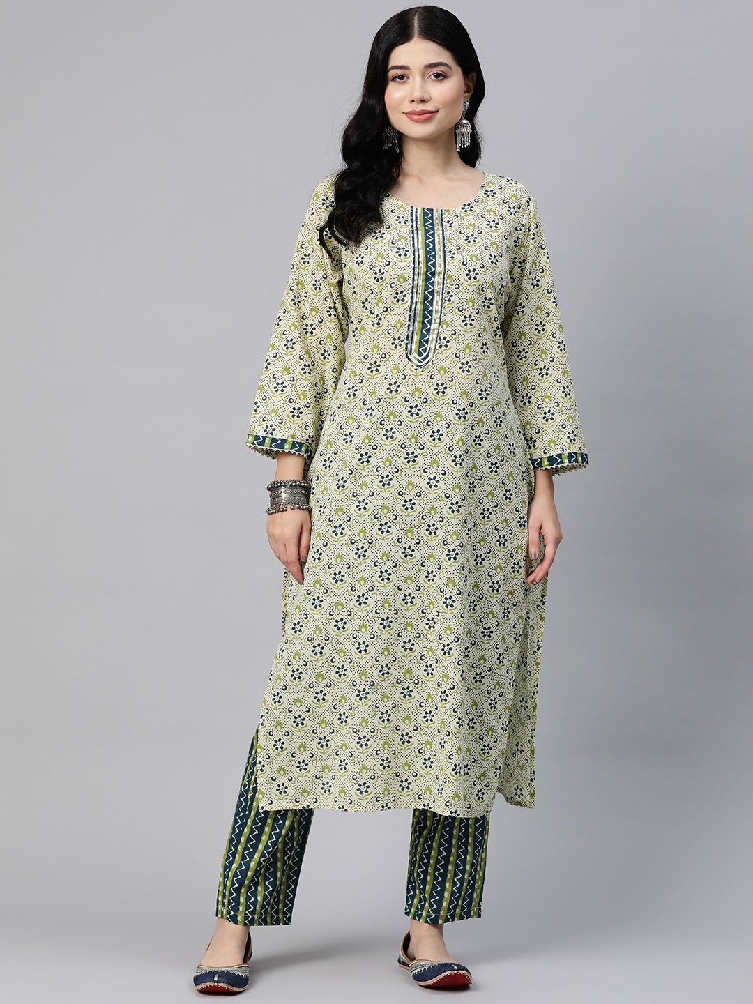 

Readiprint Fashions Floral Printed Regular Gotta Patti Pure Cotton Kurta with Trousers, Green