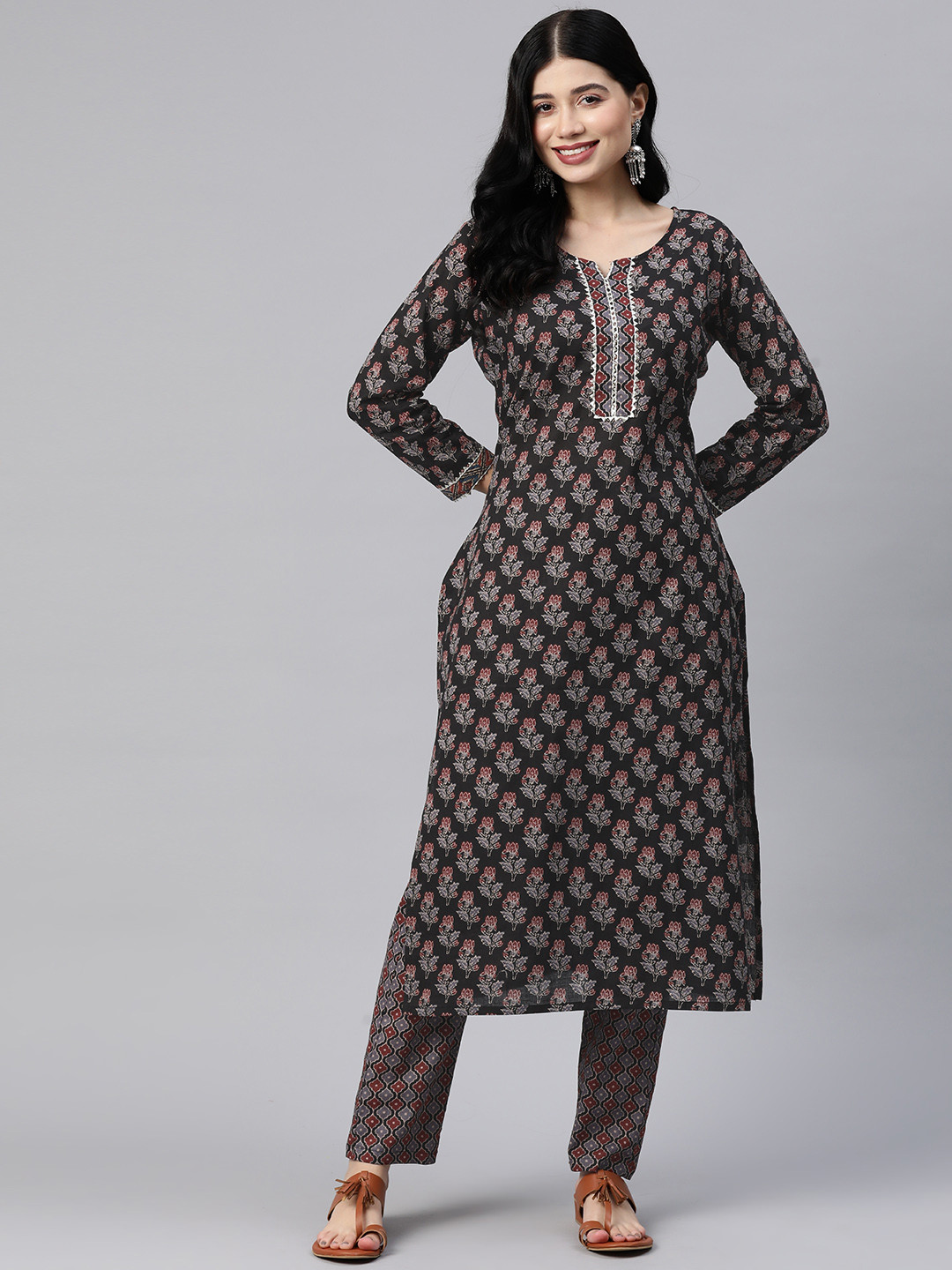 

Readiprint Fashions Women Black Floral Printed Regular Gotta Patti Pure Cotton Kurta with Palazzos