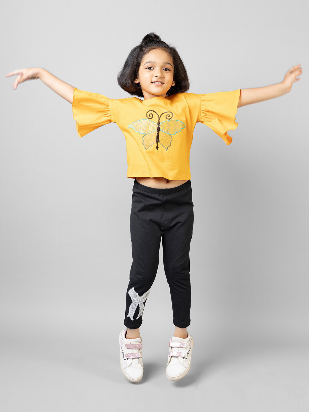

ZIP ZAP ZOOP Girls Yellow Printed Applique T-shirt
