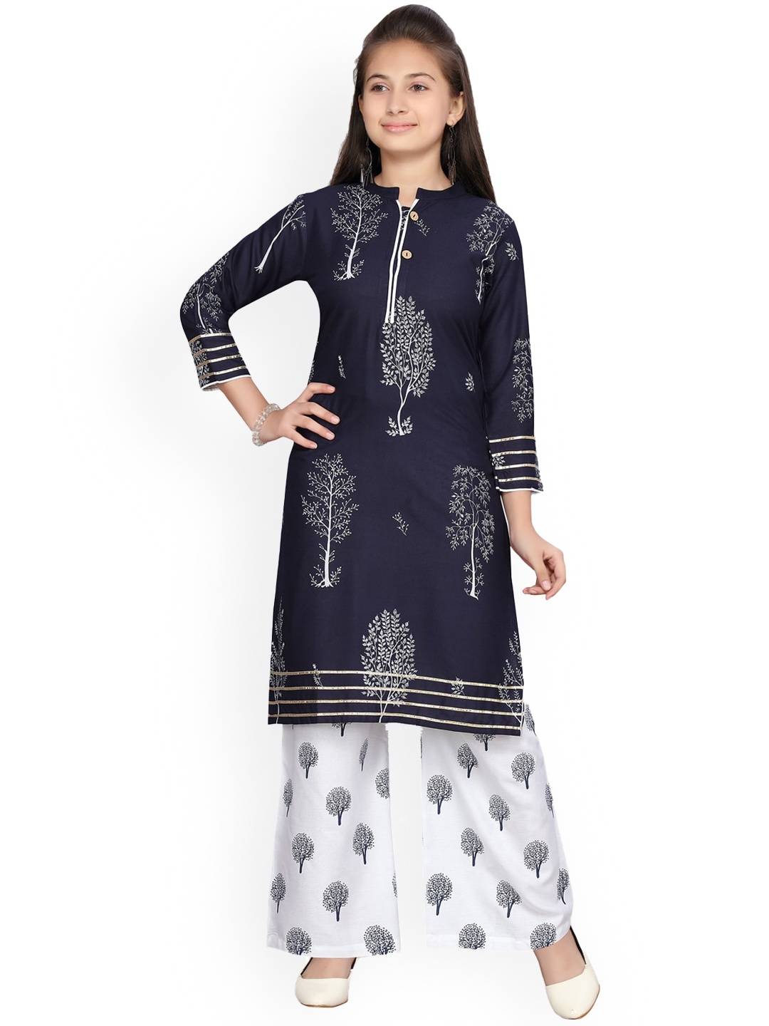 

Aarika Girls Floral Printed Gotta Patti Cotton Straight Kurta, Navy blue