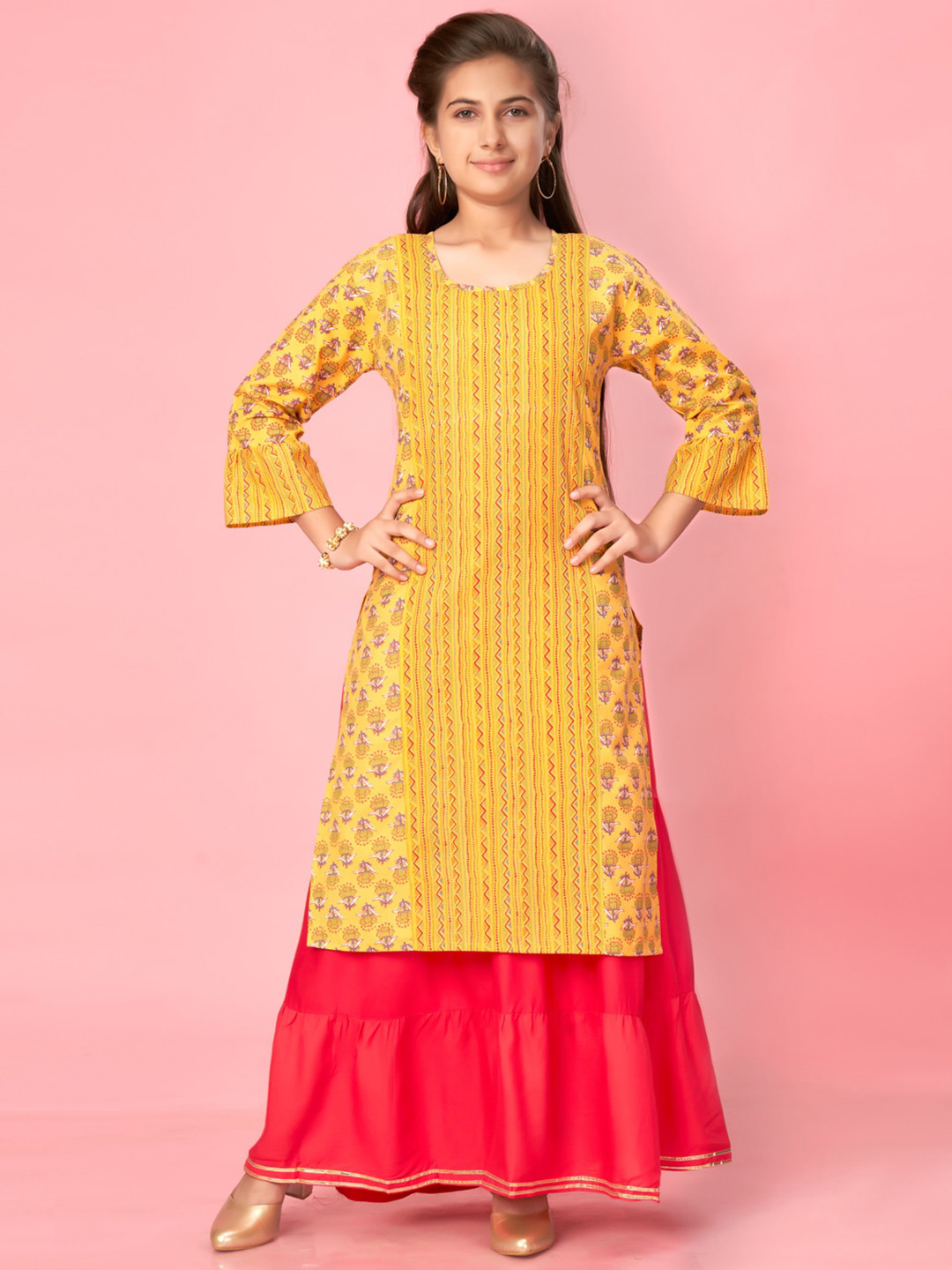 

Aarika Girls Floral Printed Regular Pure Cotton Gotta Patti Kurta With Skirt, Yellow