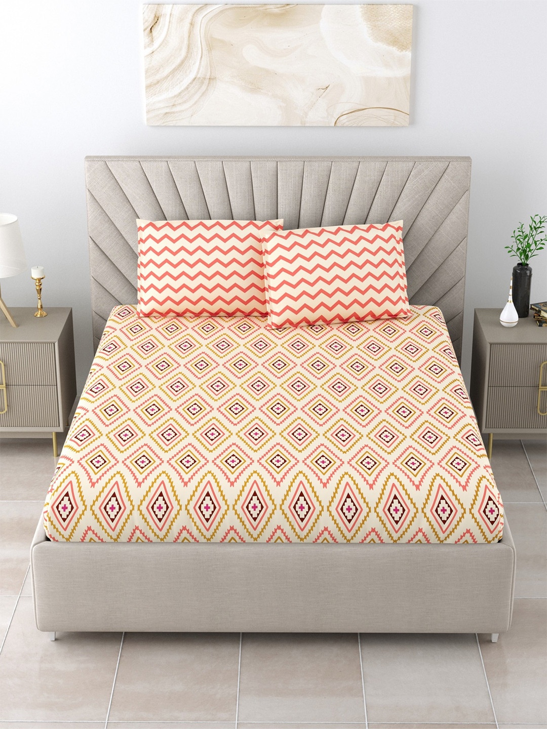 

Salona Bichona Yellow Geometric 104 TC Pure Cotton King Bedsheet with 2 Pillow Covers