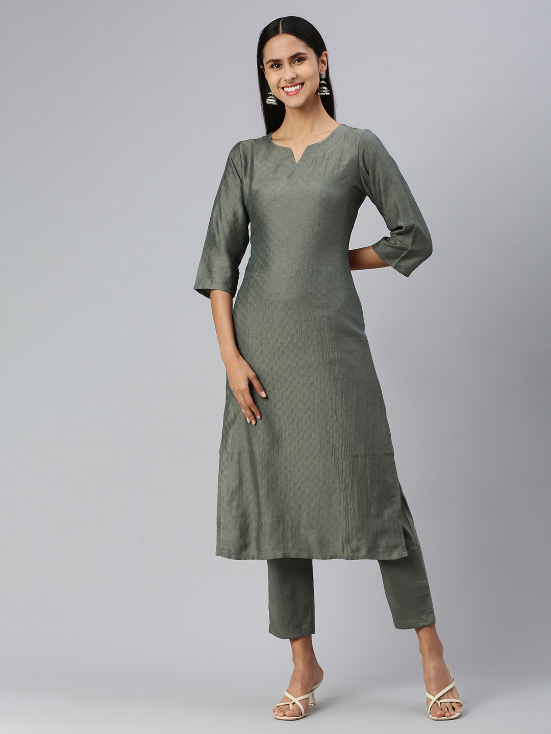 

HRITIKA Women Regular Kurta with Trousers, Green