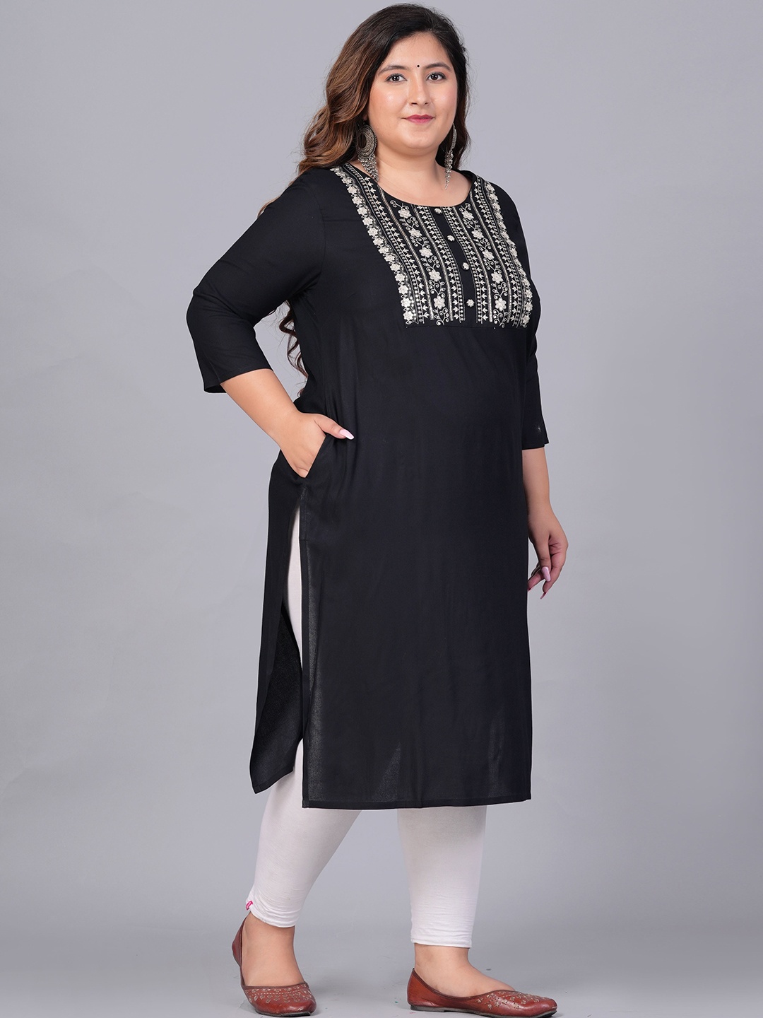 

Sztori Plus Size Ethnic Motifs Embroidered Yoke Straight Kurta, Black