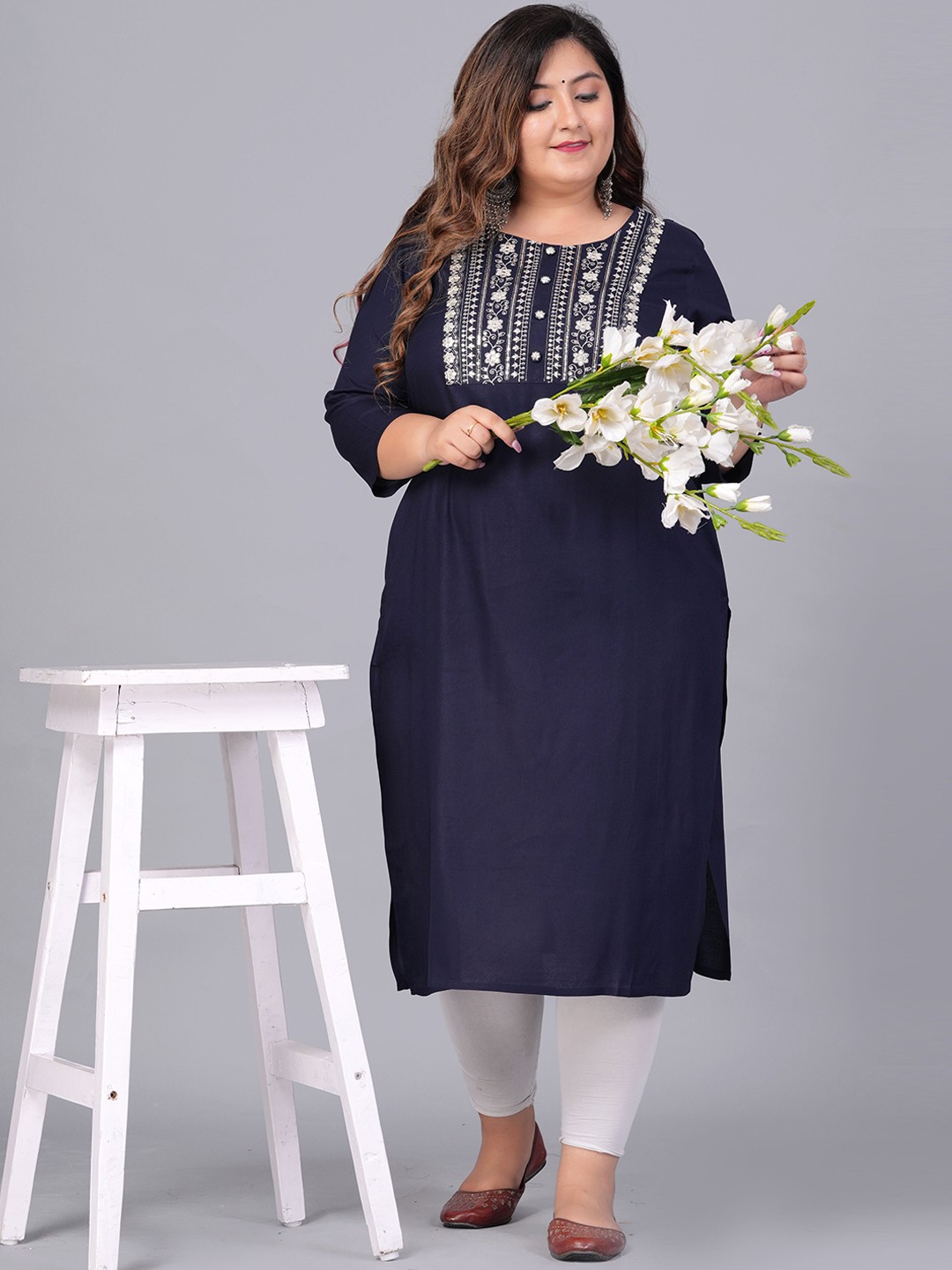 

Sztori Plus Size Floral Embroidered Yoke Sequined Straight Kurta, Navy blue