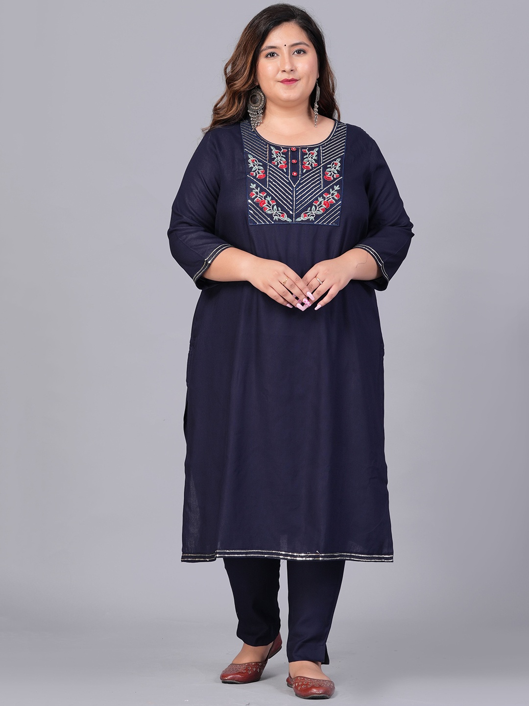 

Sztori Plus Size Floral Embroidered Regular Straight Kurta with Trousers, Navy blue