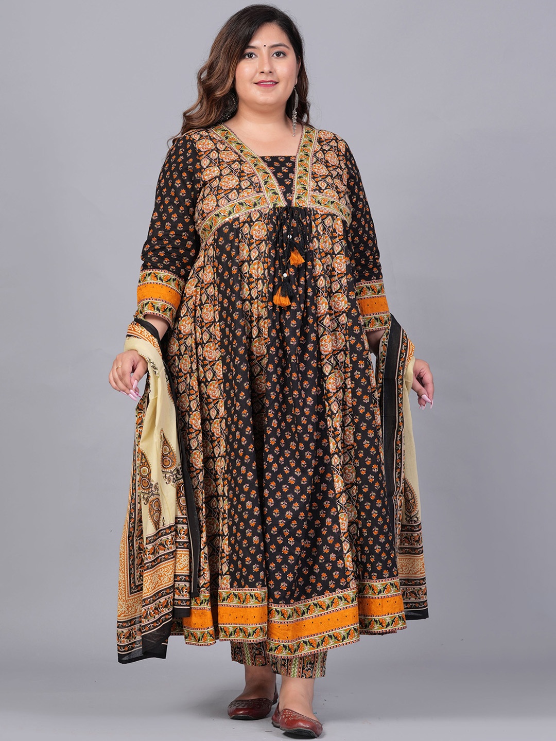 

Sztori Women Plus Size Ethnic Motifs Printed Cotton Anarkali Kurta with Trousers & Dupatta, Black
