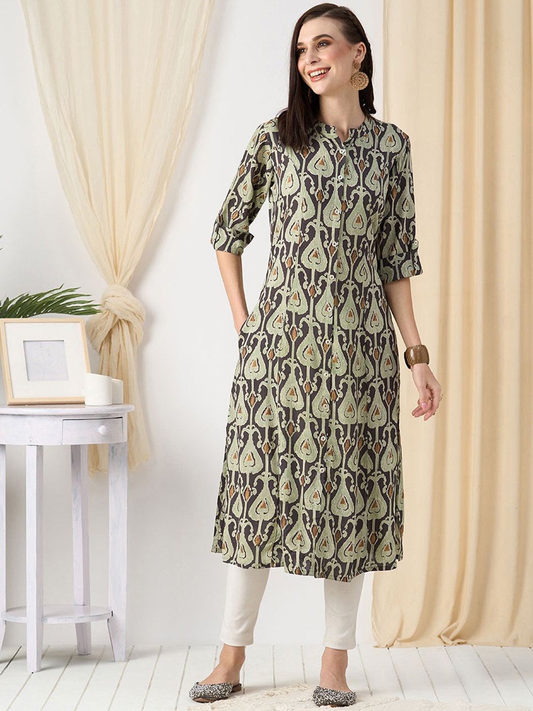 

ZOLA Abstract Printed Mandarin Collar Roll-Up Sleeves A-Line Kurta, Green