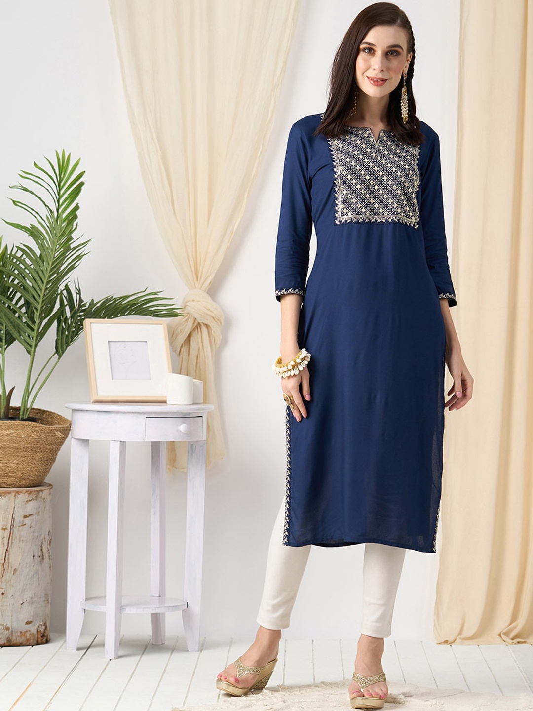 

ZOLA Yoke Design Mirror Work Straight Kurta, Navy blue