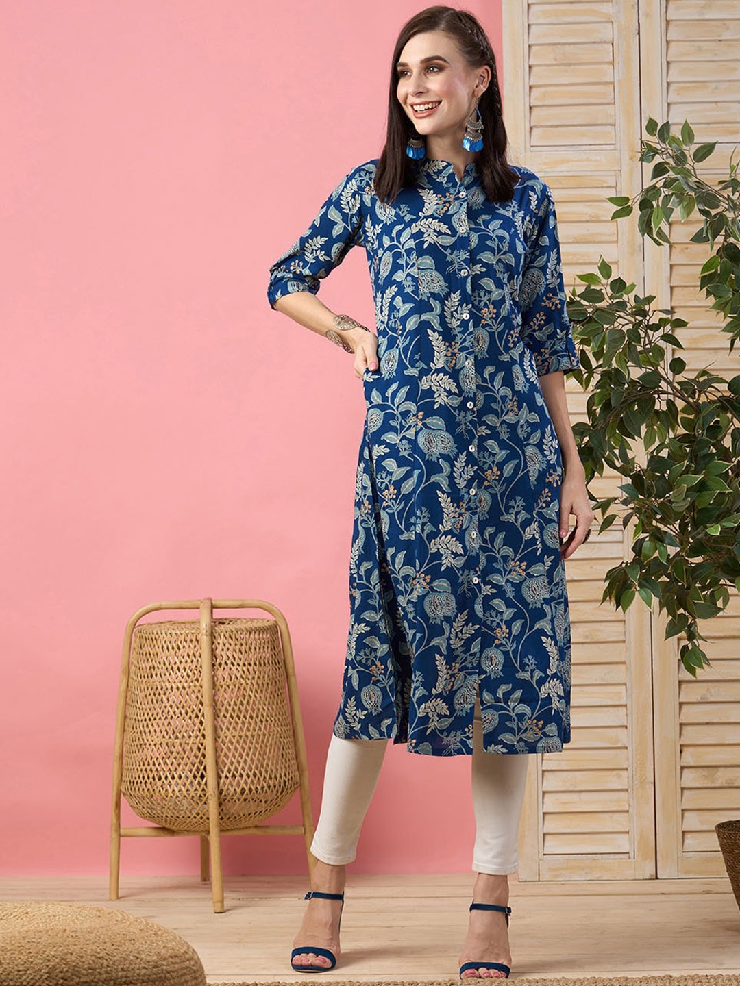 

ZOLA Floral Printed Mandarin Collar Roll-Up Sleeves Straight Kurta, Blue