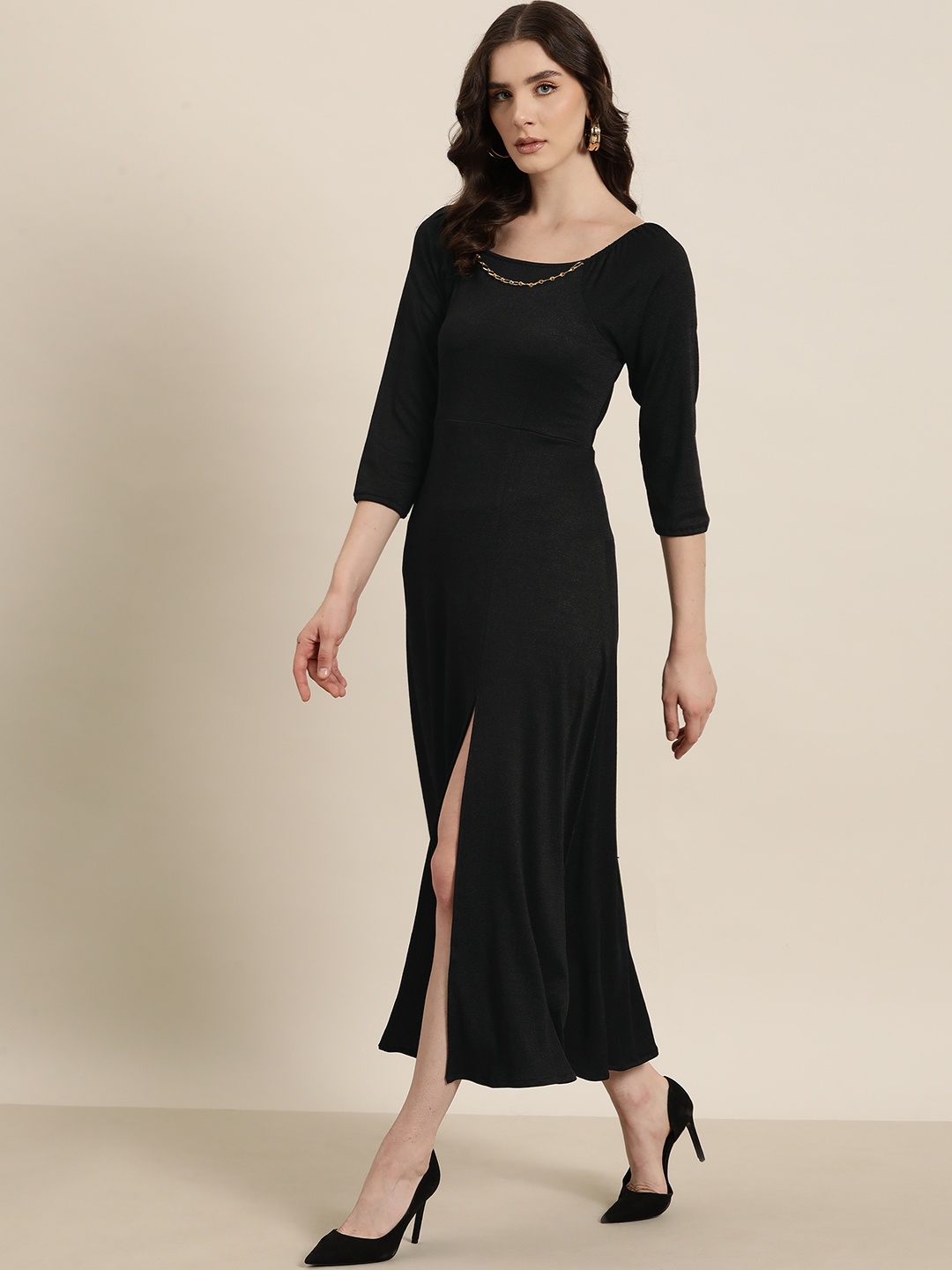 

Qurvii Black A-Line Midi Dress