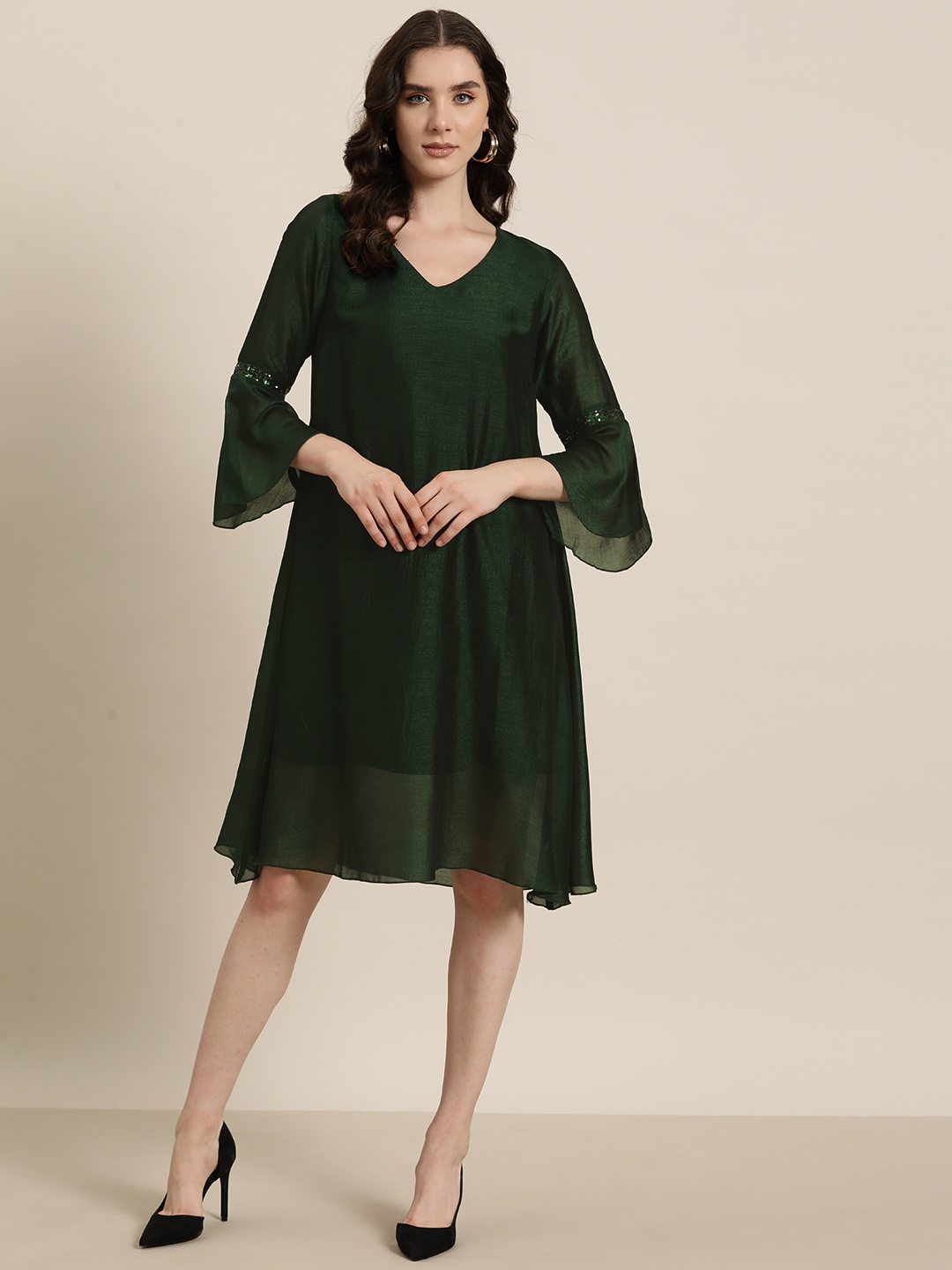 

Qurvii Green Bell Sleeve A-Line Dress