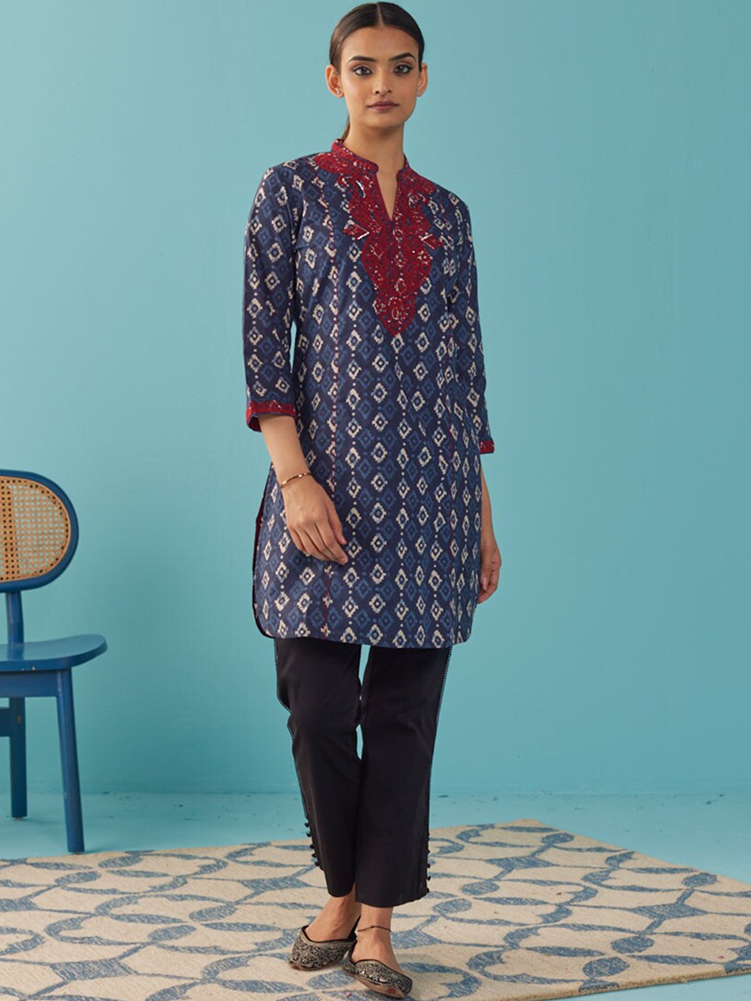 

Lakshita Ethnic Motifs Printed Mandarin Collar Thread Work Straight Kurta, Navy blue