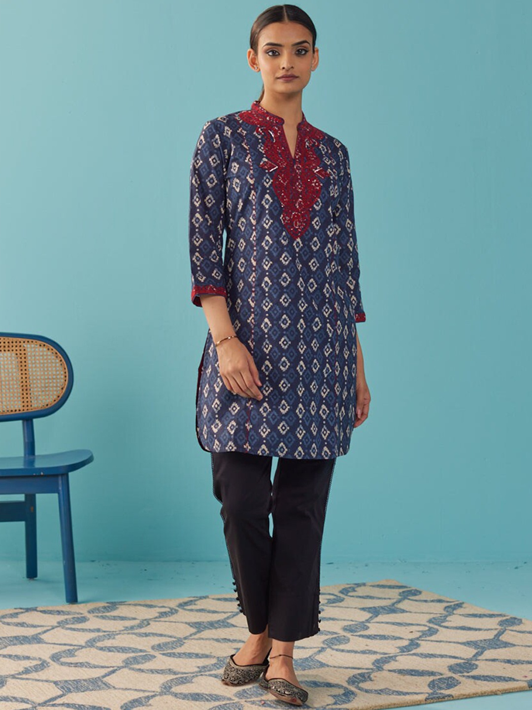 

Lakshita Ethnic Motifs Printed Mandarin Collar Thread Work Straight Kurta, Navy blue
