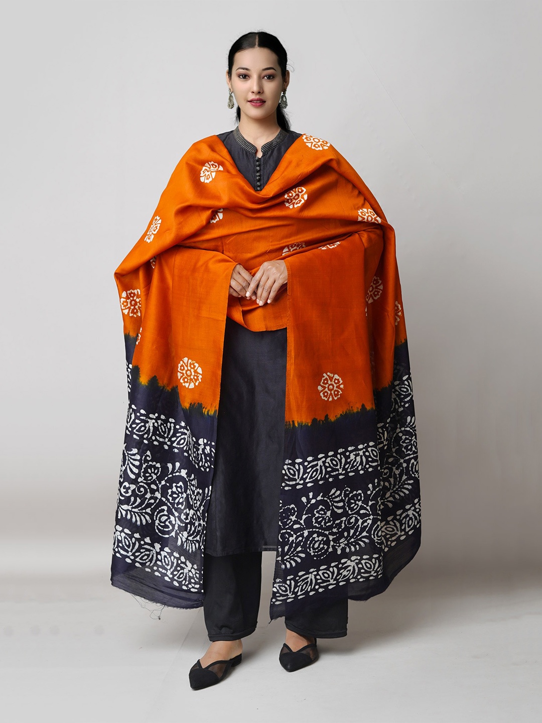 

Unnati Silks Ethnic Motifs Printed Batik Dupatta, Orange