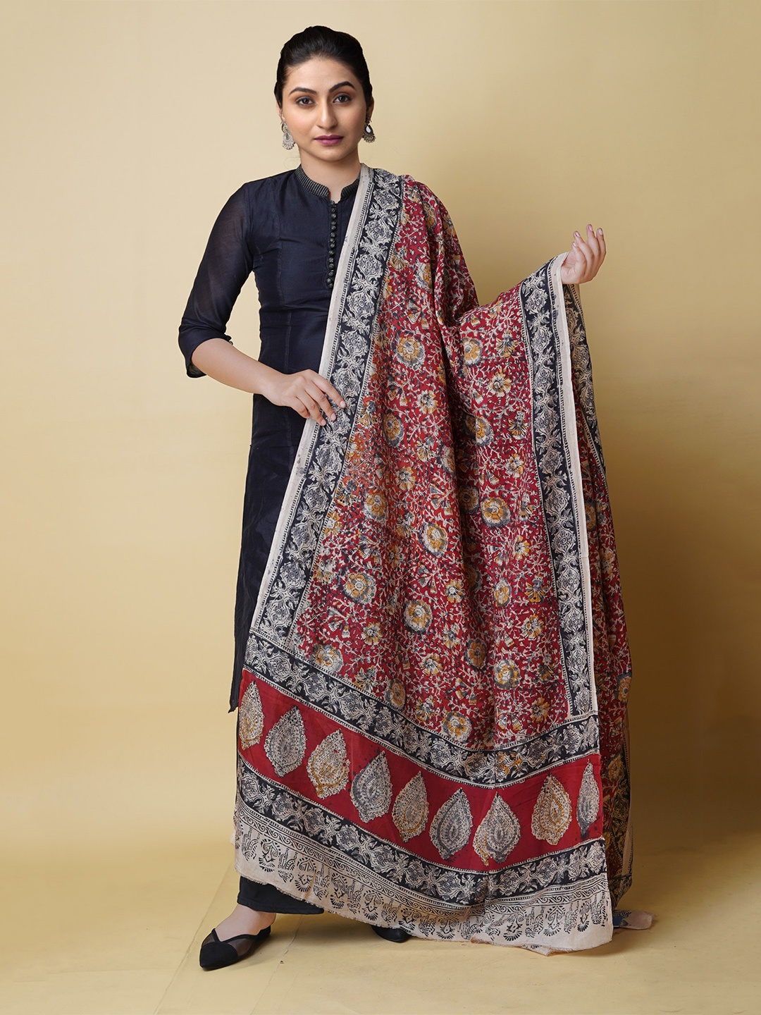 

Unnati Silks Ethnic Motifs Printed Kalamkari Dupatta, White