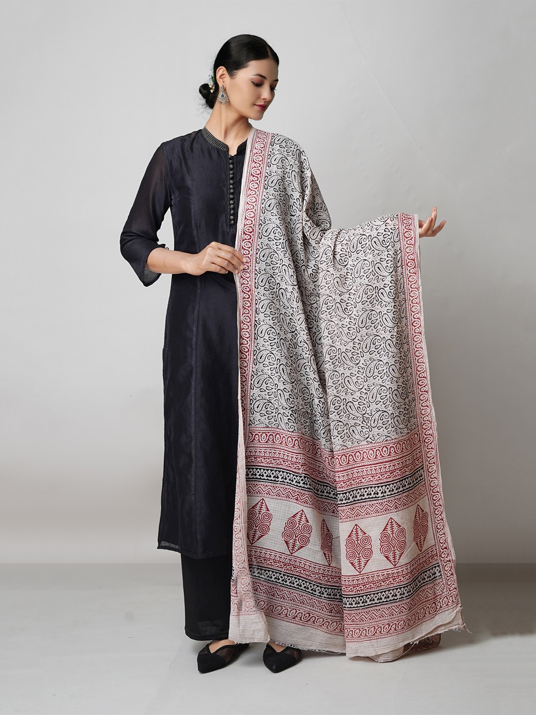 

Unnati Silks Ethnic Motifs Printed Block Print Cotton Dupatta, White