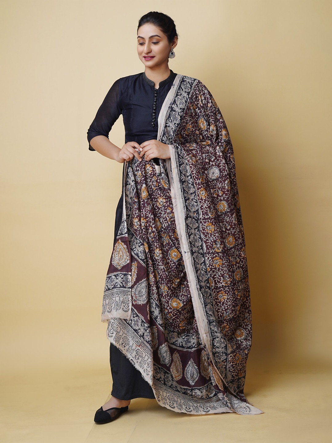 

Unnati Silks Yellow & White Ethnic Motifs Printed Kalamkari Dupatta