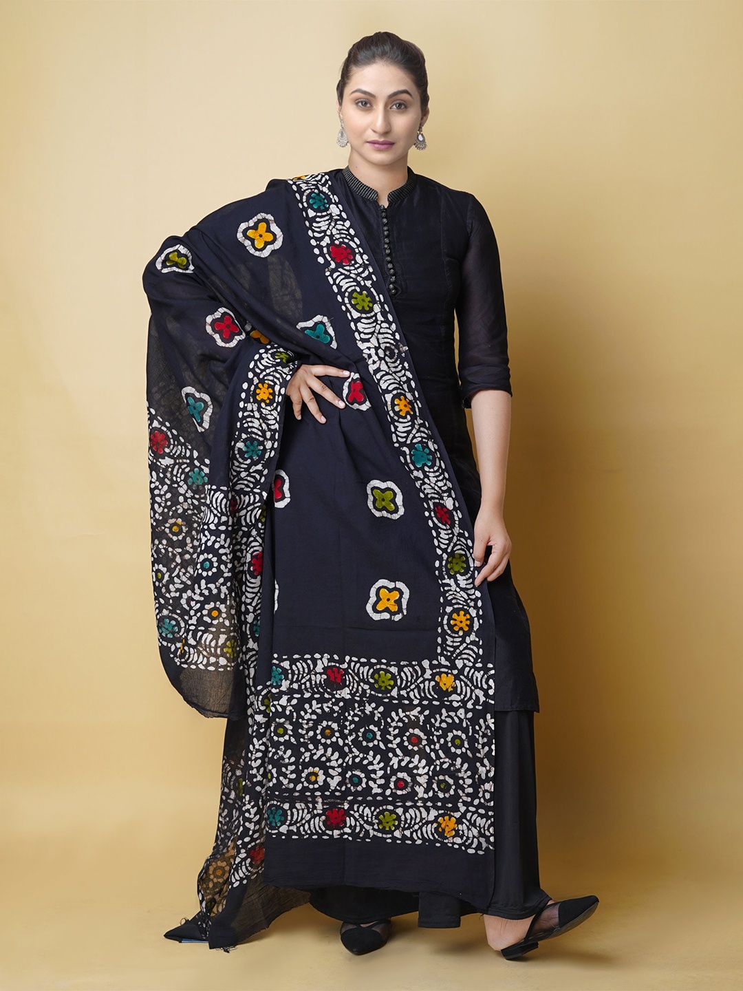 

Unnati Silks Ethnic Motifs Printed Batik Pure Cotton Dupatta, Black