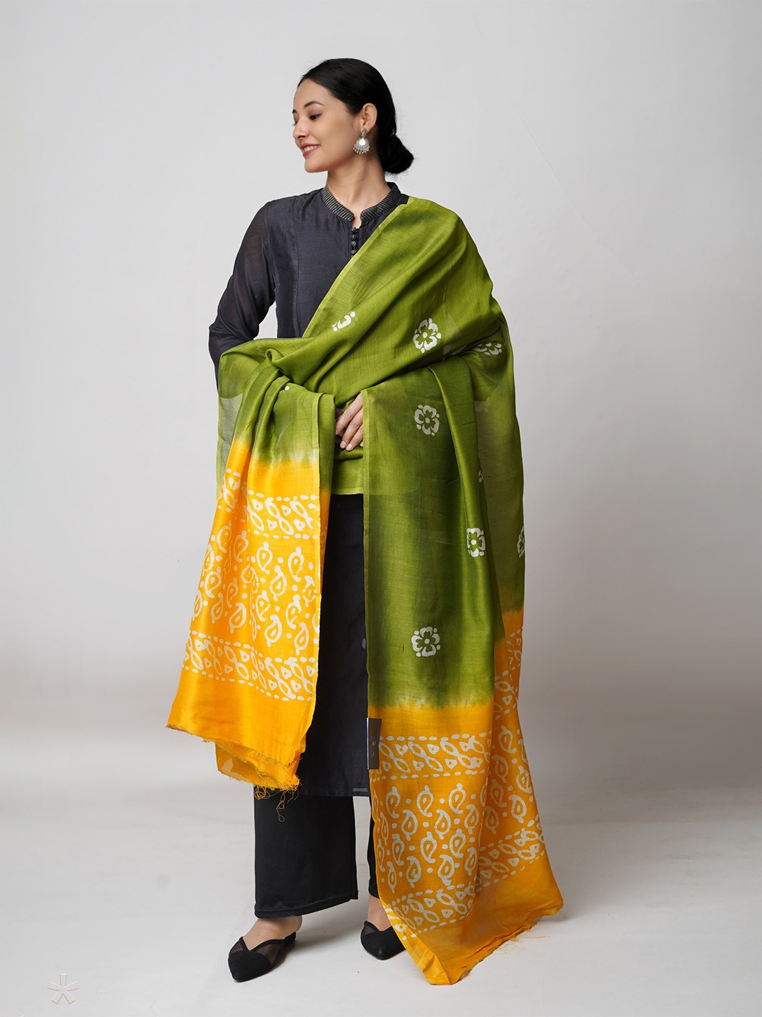 

Unnati Silks Ethnic Motifs Printed Chanderi Batik Dupatta, Green