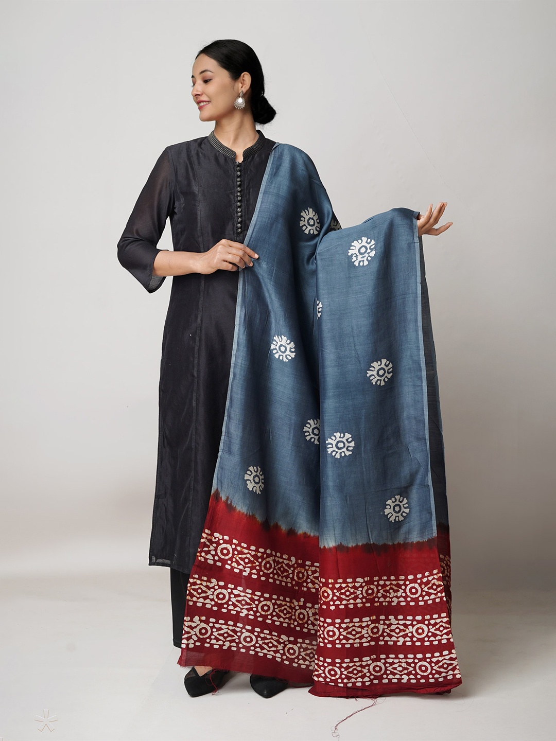 

Unnati Silks Ethnic Motifs Printed Chanderi Batik Dupatta, Grey